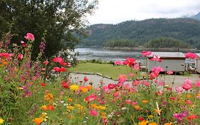 Backeddy Resort And Marina